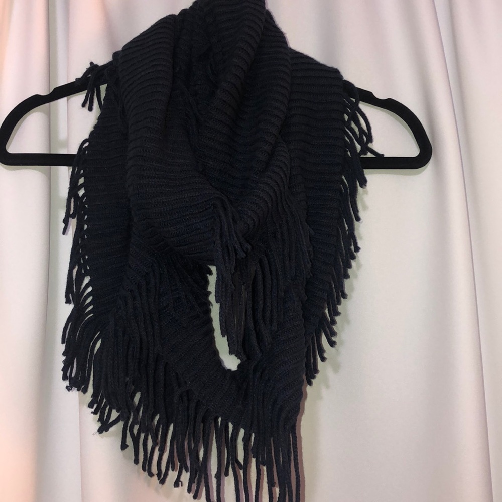 Windsor, Navy blue infinity scarf 💙